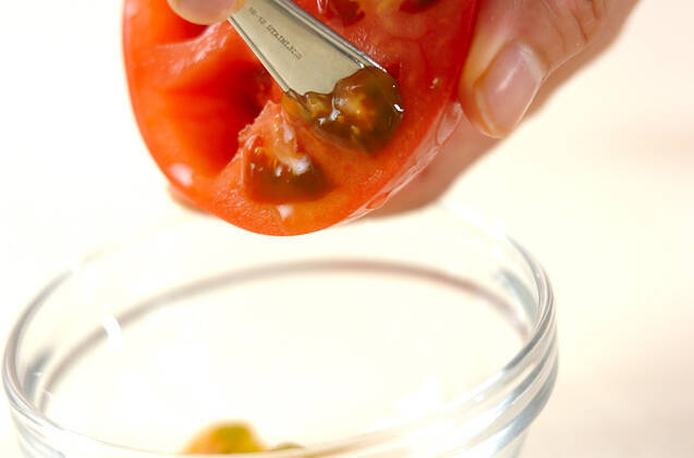 トマトとツナの冷製バジルパスタの作り方の手順1