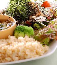 梅肉チキンのサラダ仕立て