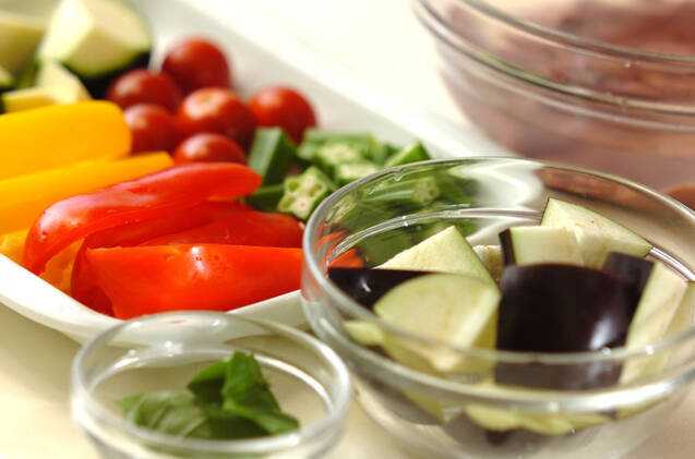 レバーと野菜のオイル煮の作り方の手順1