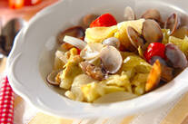 アサリと春キャベツの蒸し煮