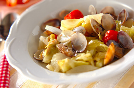 アサリと春キャベツの蒸し煮