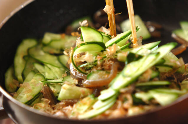 キュウリとコンニャクのキンピラの作り方の手順2