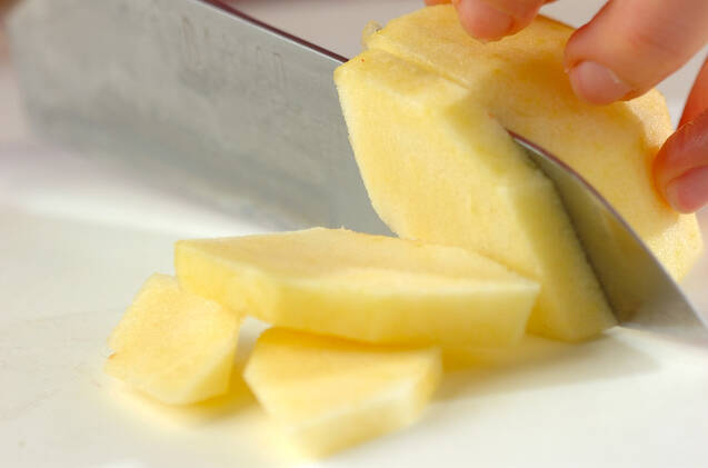 バニラアイス和風アップルソースの作り方の手順1