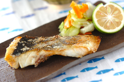 グリルでふっくら！スズキのシンプル塩焼き