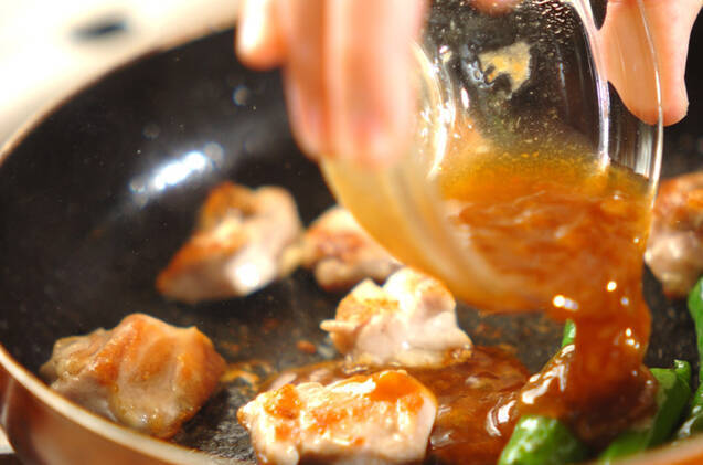 鶏とシシトウの梅照り焼きの作り方の手順3