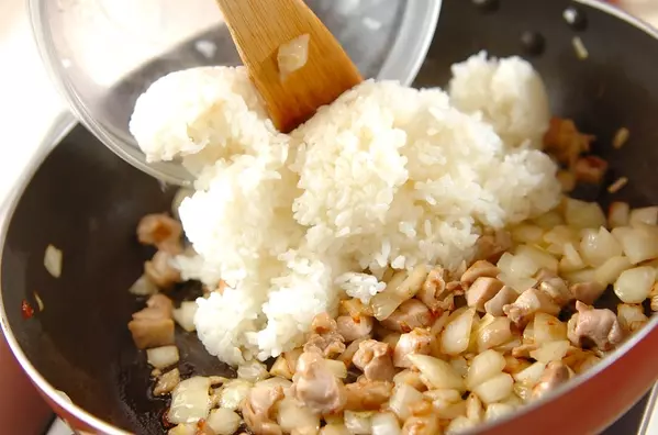 基本のオムライス 卵ふわっとプロ直伝の味にの作り方2