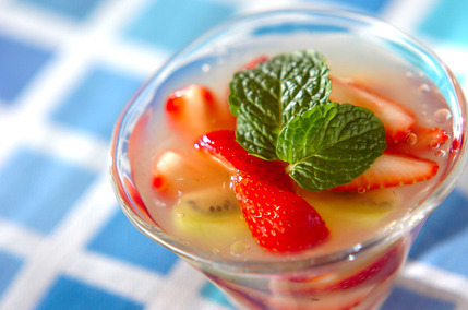 フルーツ入りワインゼリー