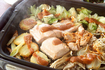 ホットプレートで!たっぷり野菜と鮭のチャンチャン焼き