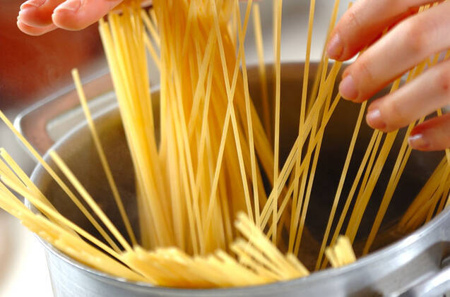 新ゴボウのきんぴらパスタの作り方の手順3