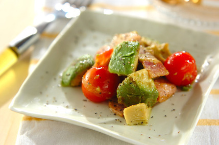 アボカドとベーコンのマヨ炒め