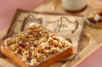 ナッツのハニートースト