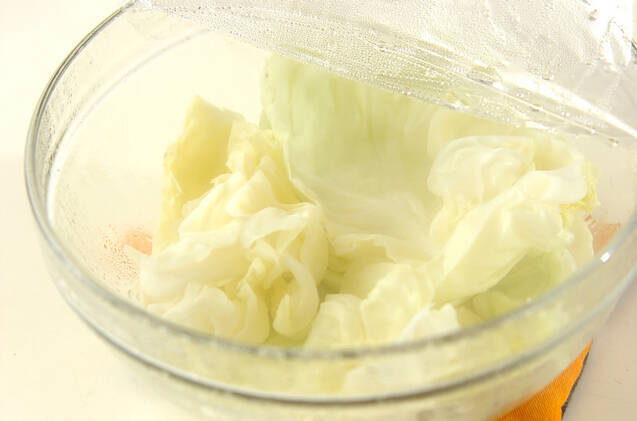 合い挽き肉を使ったグラタン 節約上手に！キャベツのミルフィーユの作り方の手順1