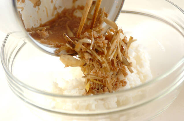 鶏そぼろとゴボウの混ぜご飯の作り方の手順3