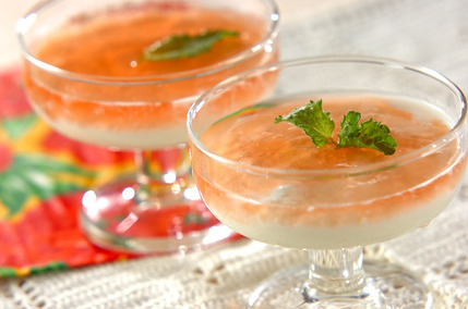 アセロラジュレのせヨーグルト