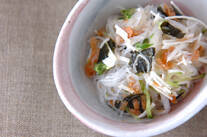 春雨と大和芋の和え物