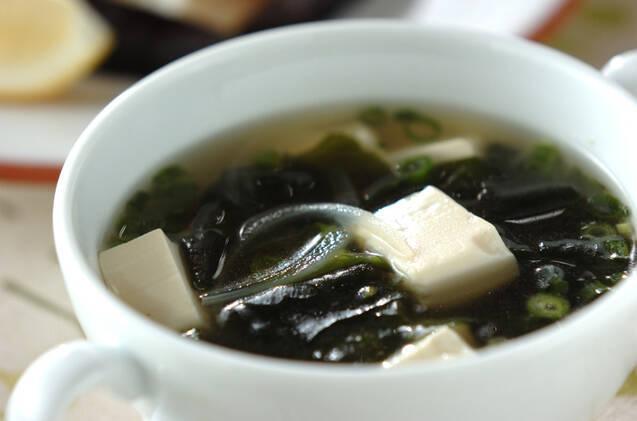 豆腐とワカメのスープ