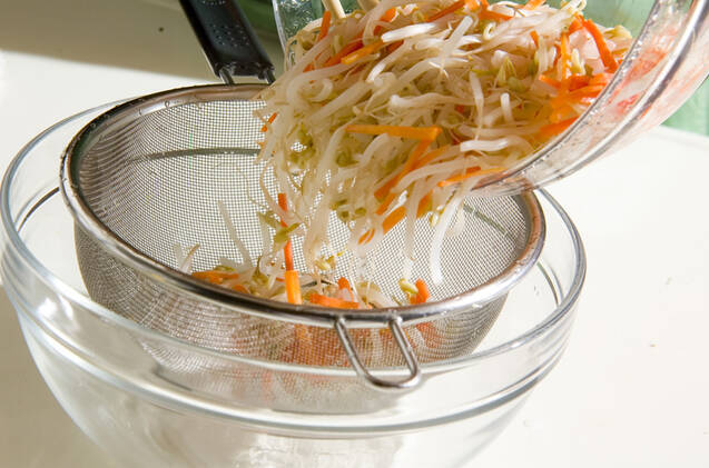 モヤシのレンジ和えの作り方の手順1