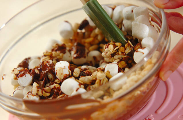 電子レンジで大量生産！チョコグラノーラ 30人前の作り方の手順2