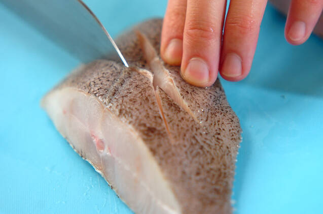 簡単で美味しい！人気の定番 ふっくらカレイの煮付けの作り方の手順1