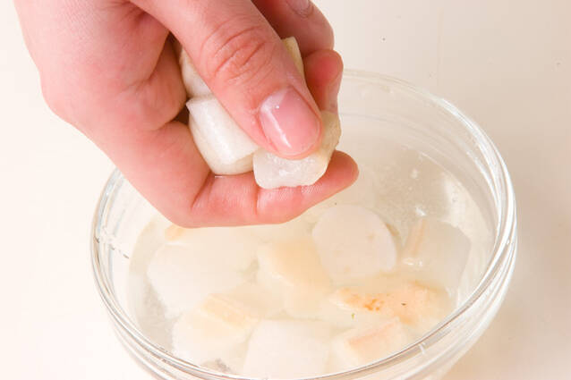 麩とワカメのお吸い物の作り方の手順1