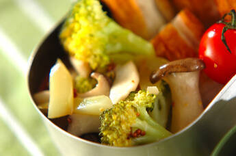 キノコとブロッコリーのマリネ