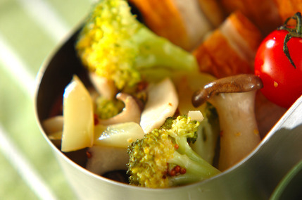 キノコとブロッコリーのマリネ