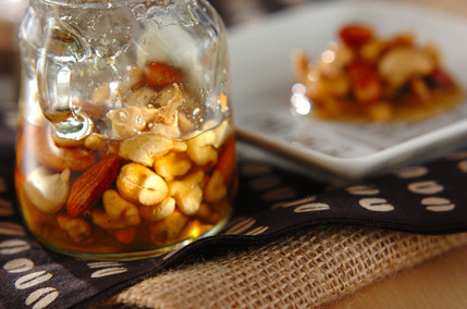 ナッツのハチミツ漬け