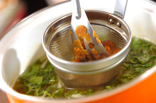 せん切り野菜のみそ汁の作り方の手順4