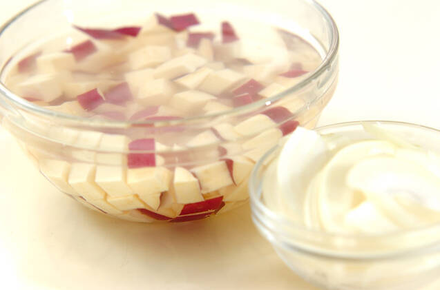 サツマイモのみそ汁の作り方の手順1