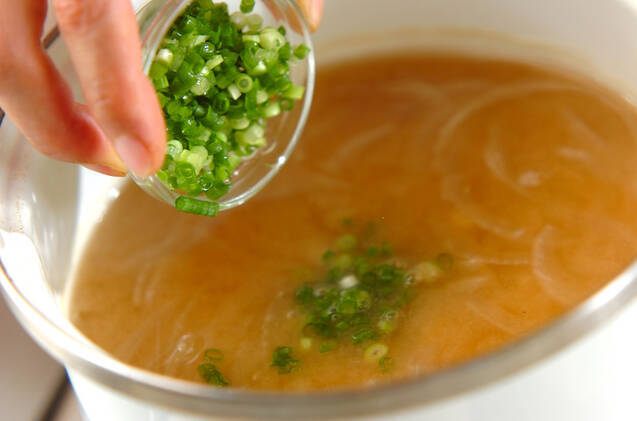 サツマイモのみそ汁の作り方の手順4