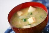 玉ネギと麩のみそ汁