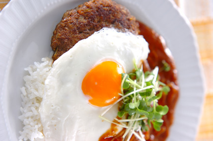 エノキ入りデミグラスソースのロコモコプレート