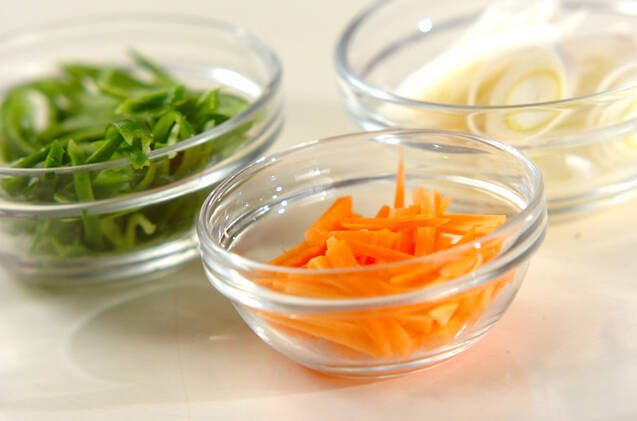 ホタルイカの塩焼きそばの作り方の手順2