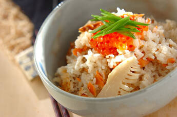 イクラのせ塩鮭の炊き込みご飯