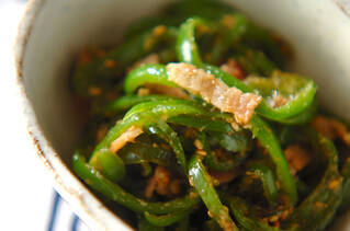 大量消費に！簡単即席ピーマンのきんぴらごま風味