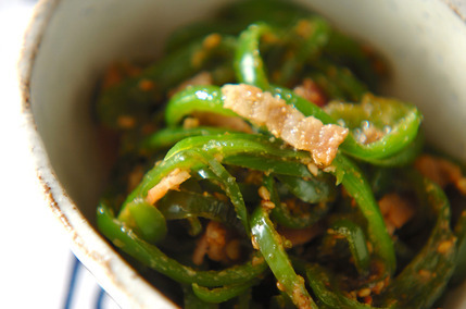 大量消費に！簡単即席ピーマンのきんぴらごま風味