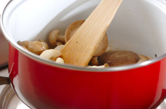 キノコのミルクスープの作り方の手順3