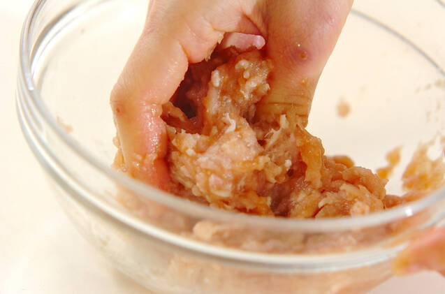 鶏つくねのアーモンド揚げの作り方の手順1