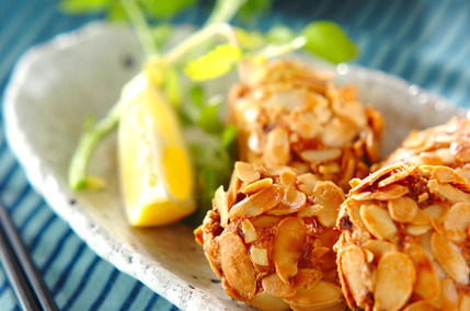 鶏つくねのアーモンド揚げ