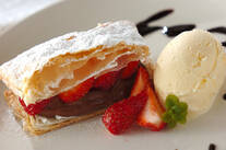 イチゴのチョコカスタードパイ