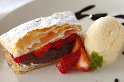 イチゴのチョコカスタードパイ