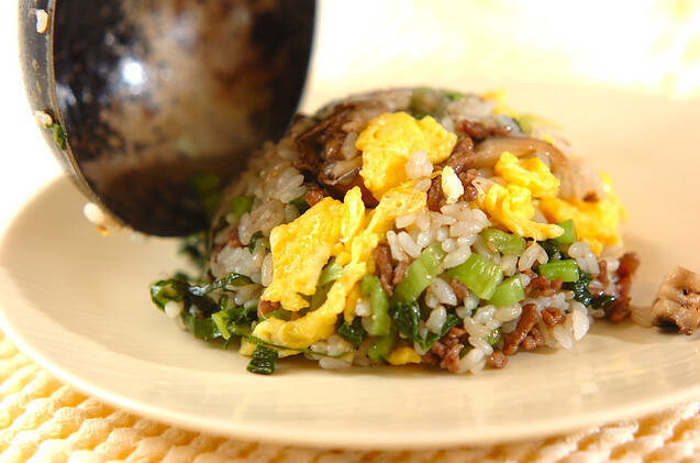 野沢菜チャーハンの作り方の手順4