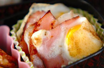 ウズラの卵でハムエッグ