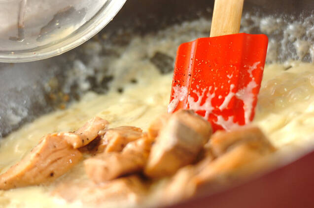 サーモンと栗のクリームパスタの作り方の手順7