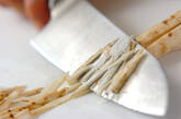 ゴボウと松の実のきんぴらの下準備1