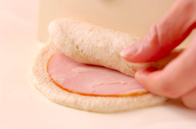 栄養豊富！全粒粉のハムロール by秋山 葉子さんの作り方の手順9