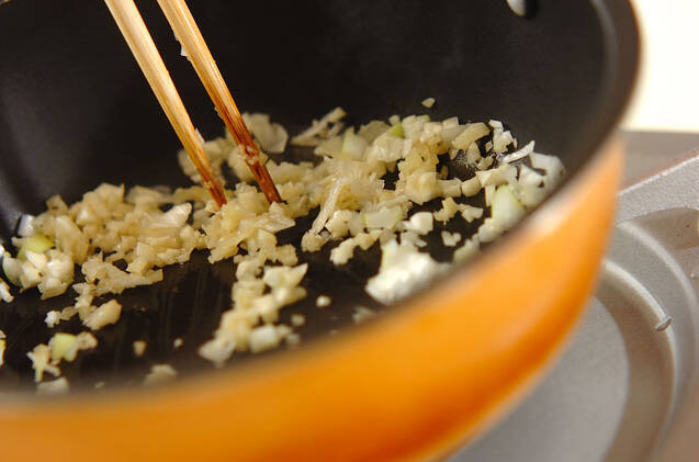 チキンラーメンで 担々麺の作り方の手順4