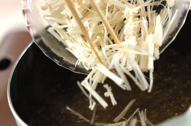 エノキとワカメのスープの作り方の手順3