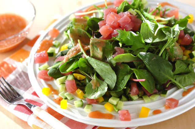 トマトドレッシングのサラダ