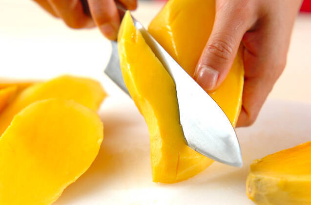 マンゴーミルクアイスの作り方の手順1